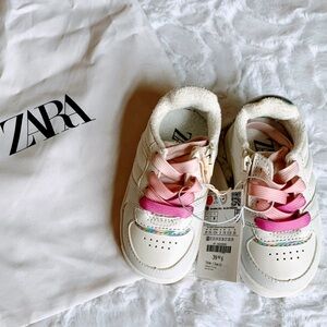 ZARA Kids White Sneakers with Pink Accent comes with dust bag